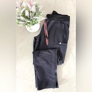 FIGS Yola Scrub Pants in Charcoal Gray Size Medium Petite Length